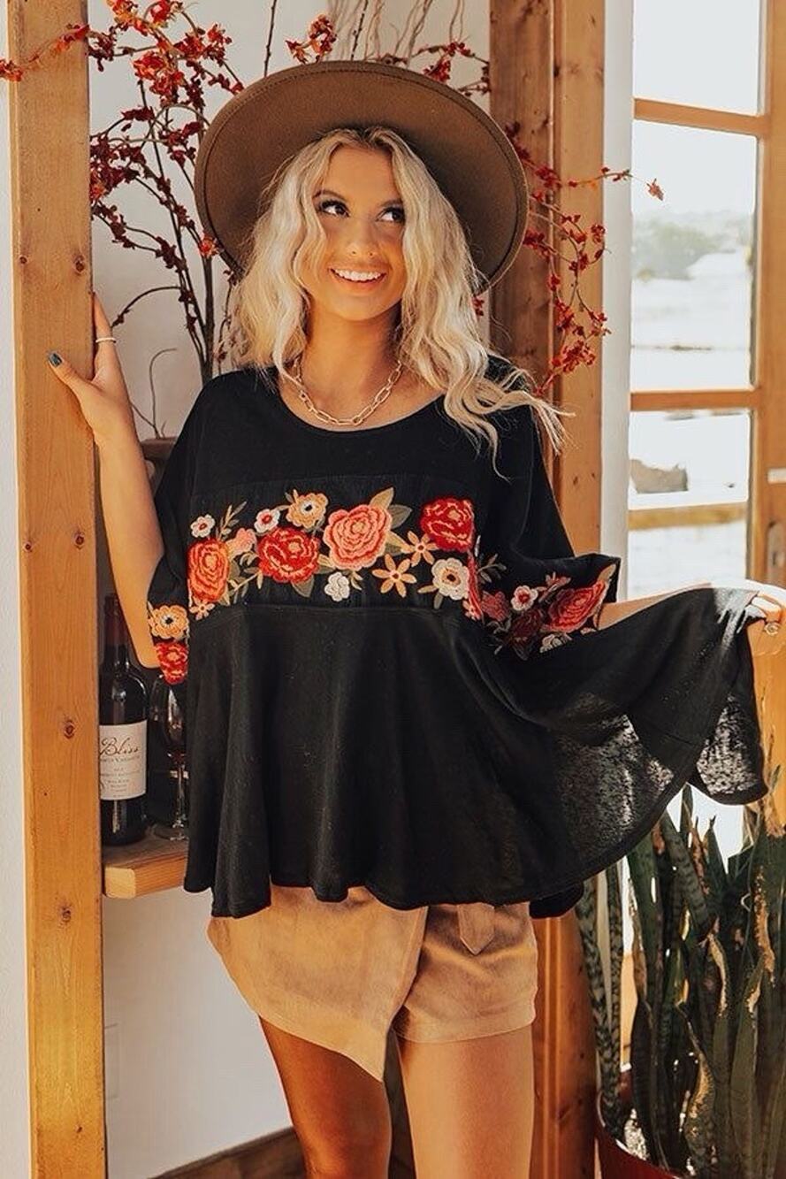 Savanna Jane Poncho Top Womens 1X/2X Black Floral Embroidered Boho Short Sleeve
